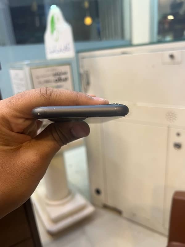 iPhone 11 factory unlocked 1