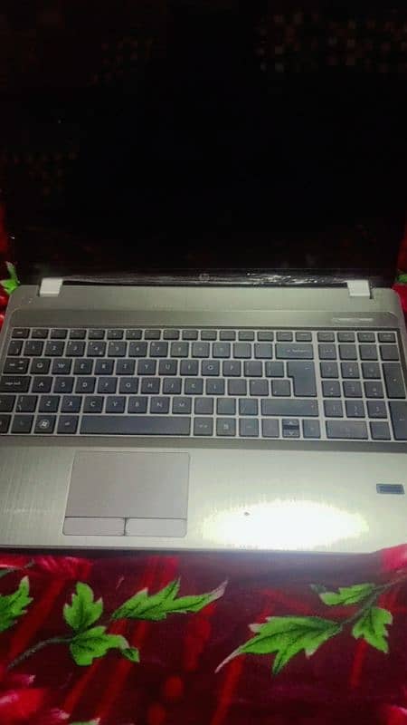 HP laptop 4/320 1