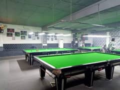 snooker club k liyan table man ki zarurt ha