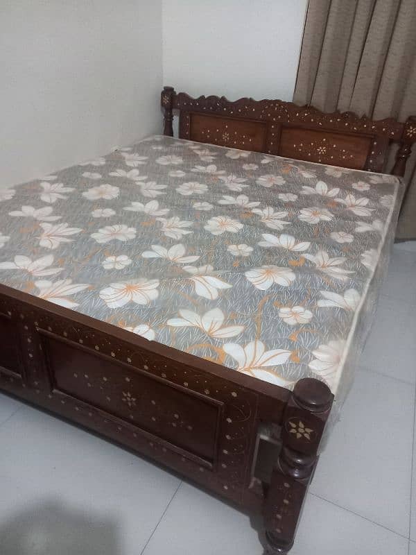 Master bed n Queen bed 10