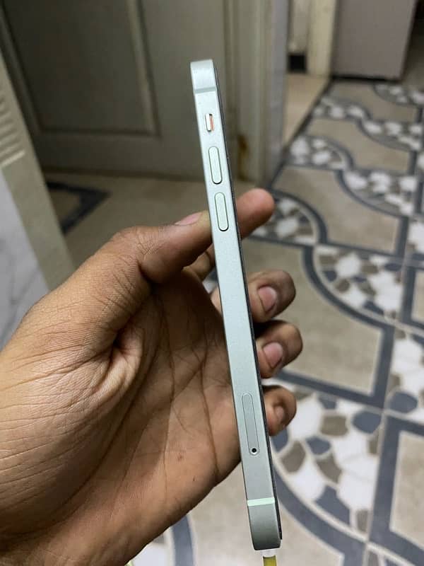 iphone 12 256 gb 2 month sim time Dubai sa aj aya ha 5