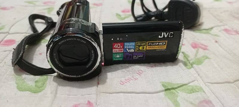 EVERIO JVC HD HANDY CAM 4