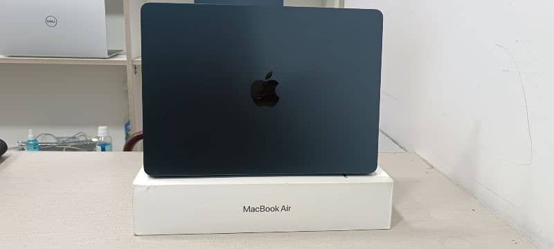 Apple Macbook Air M3 2024 13" 9