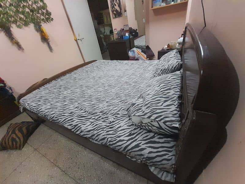 Bed, side tables and dressing table with mattress 1