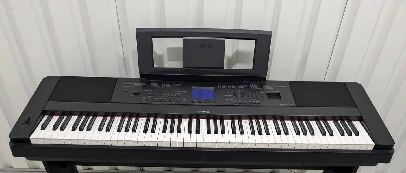 Yamaha Keyboard DGX660 with stand 1