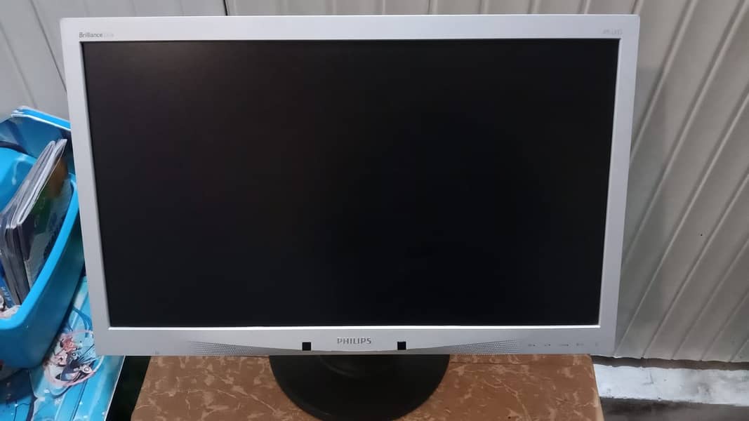 LCD IPS 23 INCH 10BY10 speaker 0