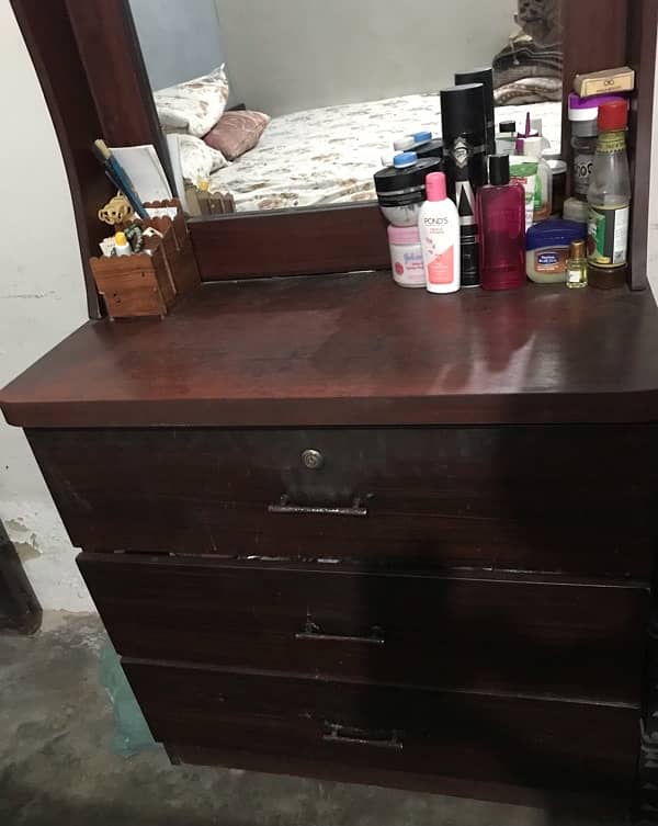 dressing table for sale urgnt . 2