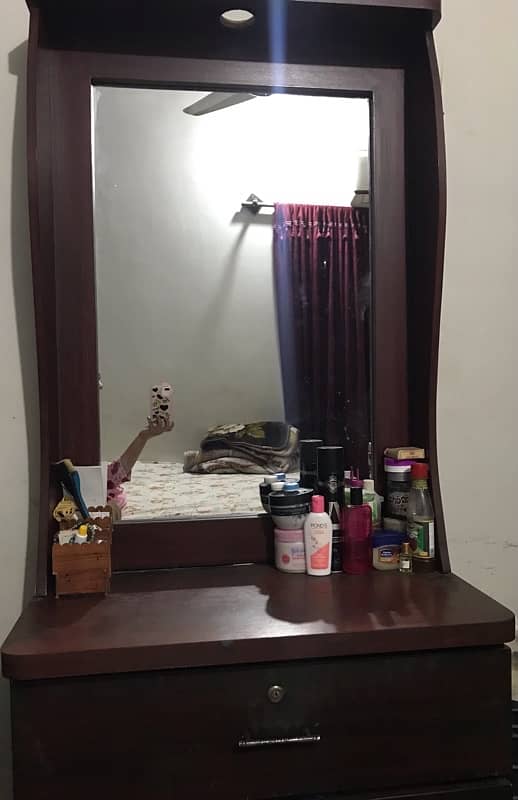 dressing table for sale urgnt . 3