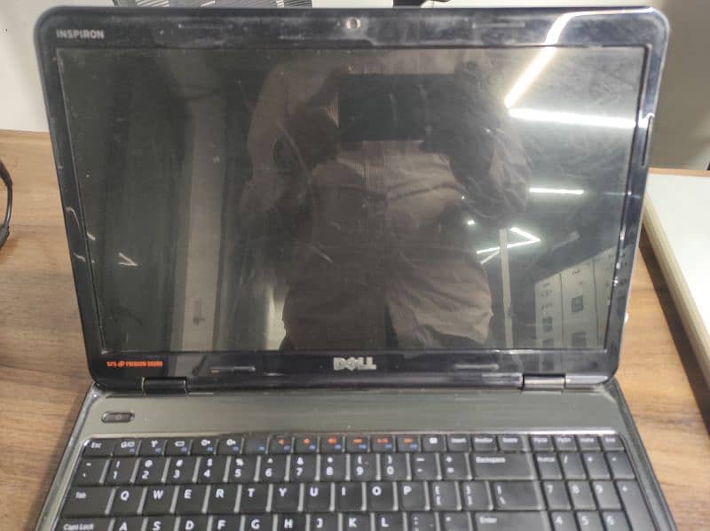 Dell i3 Ram 6G. B. SSD 128 G. B.  15000 5