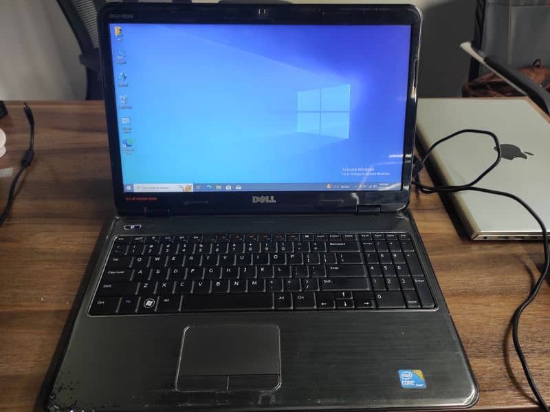 Dell i3 Ram 6G. B. SSD 128 G. B.  15000 9