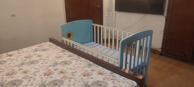 Wooden cot/baby cot/furniture/baby bed 1