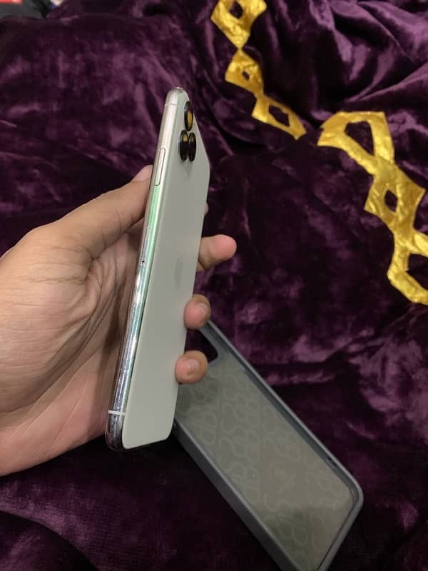 IPhone 11 pro Max Non pta 64gb 4