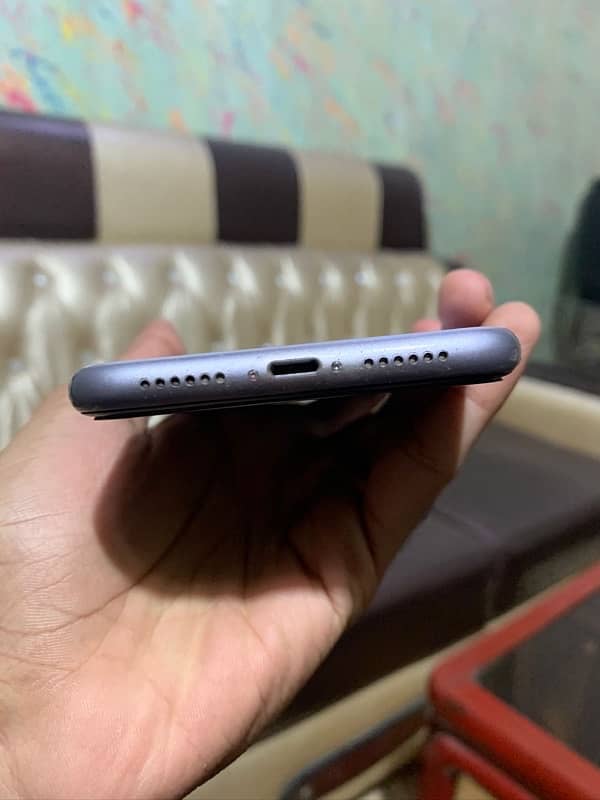 IPHONE 11 JV 64GB condition 10/10 water pack 1