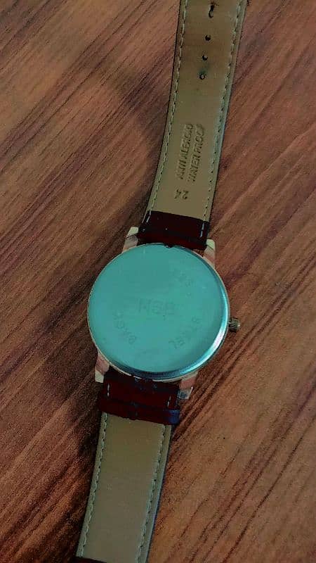 Good condition of watch 1