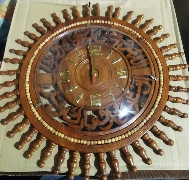 wooden wall clock for sale in new condition 0