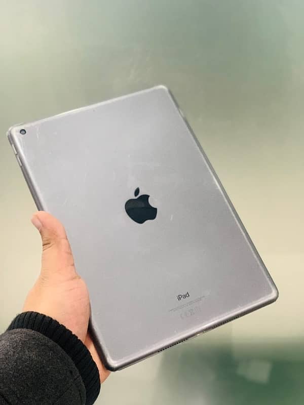 IPAD 7TH GENERATION WIFI 1