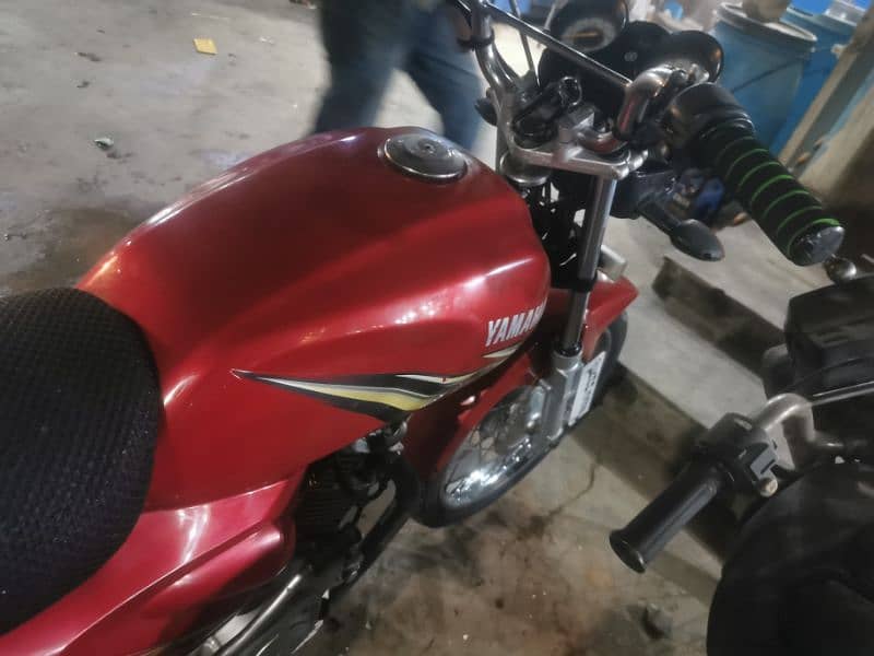 YAMAHA YB125 Z 2019 RED COLOR 2