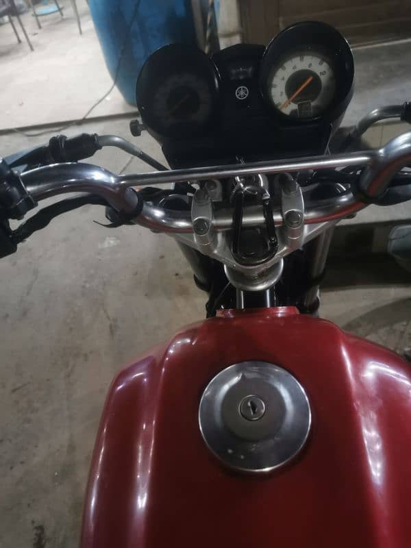 YAMAHA YB125 Z 2019 RED COLOR 3