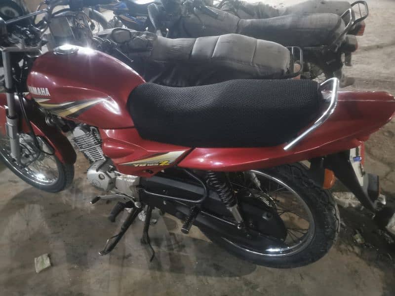 YAMAHA YB125 Z 2019 RED COLOR 5