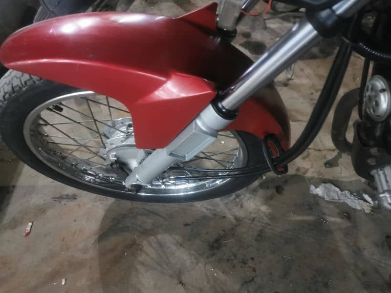 YAMAHA YB125 Z 2019 RED COLOR 8