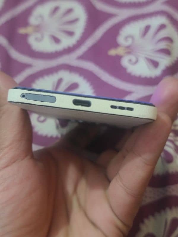 oppo reno12F 4