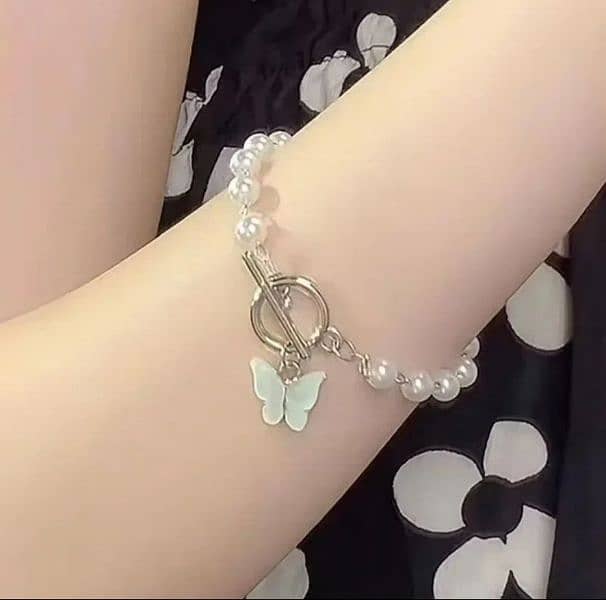 Pearl Bracelet with a butterfly 1