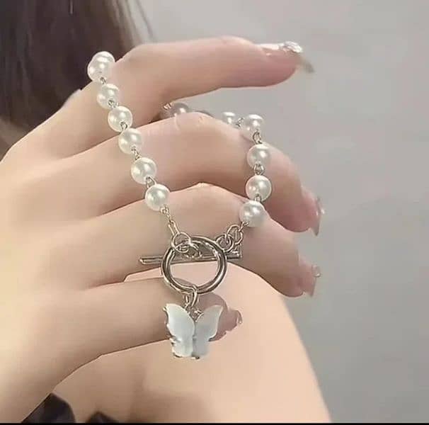 Pearl Bracelet with a butterfly 2