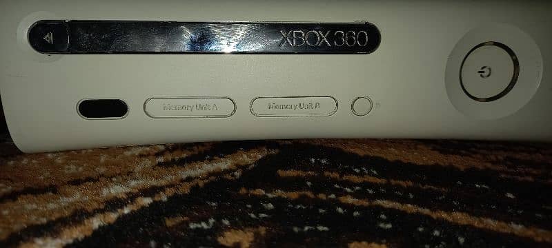 XBOX  360 FAT 29 GAMES WITH A ONE CONTROLLER    with  a good condetion 0