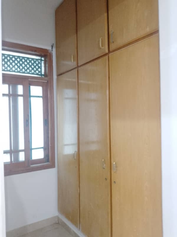 Johar block 15 4 bed lounge 1st floor with roof portion Ava for rent 5