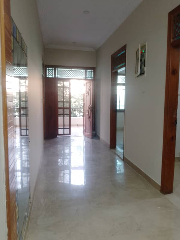 Johar block 15 4 bed lounge 1st floor with roof portion Ava for rent 8