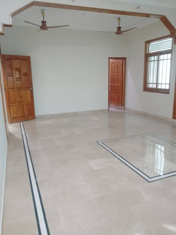 Johar block 15 4 bed lounge 1st floor with roof portion Ava for rent 12