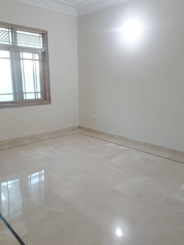 Johar block 15 4 bed lounge 1st floor with roof portion Ava for rent 14