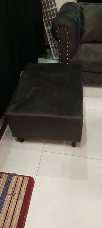 7 seater L shaped sofa with table 4