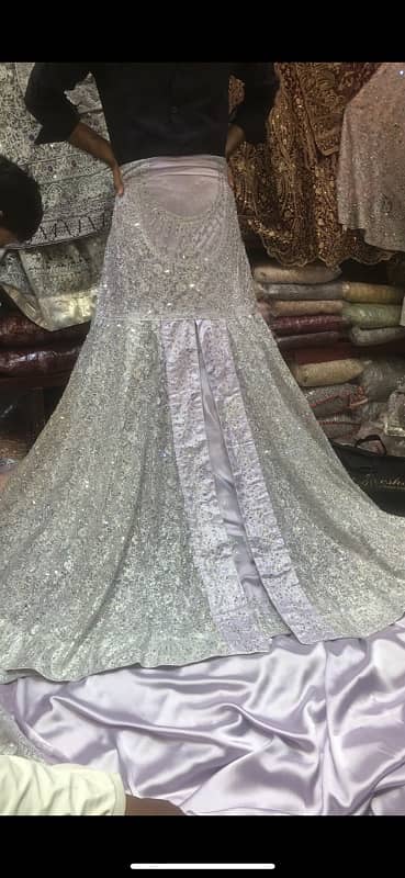 BRIDAL LEHNGA AND VALIMA MAXI 3