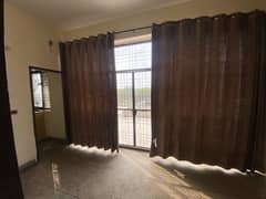 Portion for rent 10marla Karim block