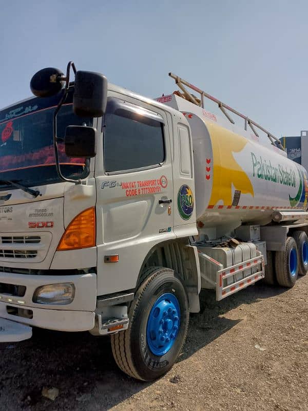 HINO oil tanker 4