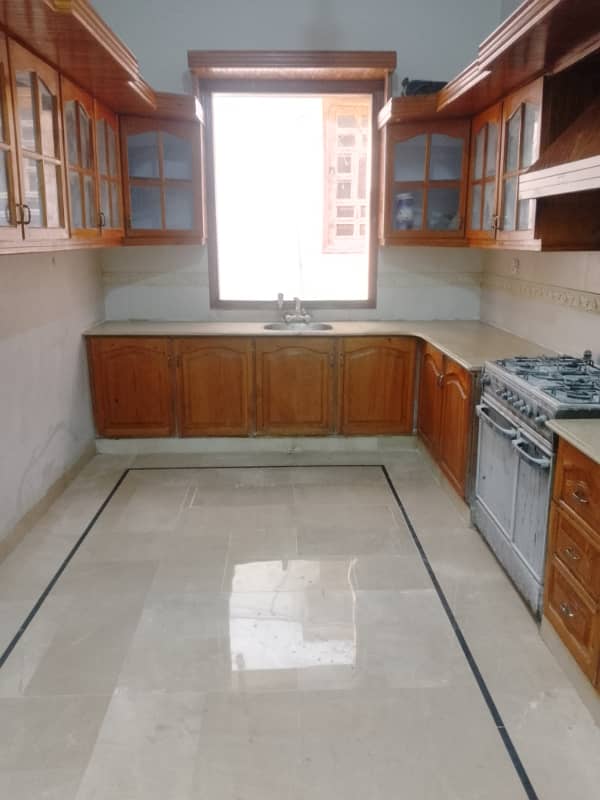 1st floor with roof portion Ava for rent in Johar 3