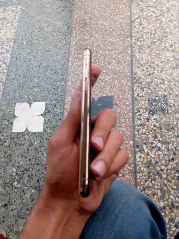 iphone xs gold colour no pta factory unlock 2