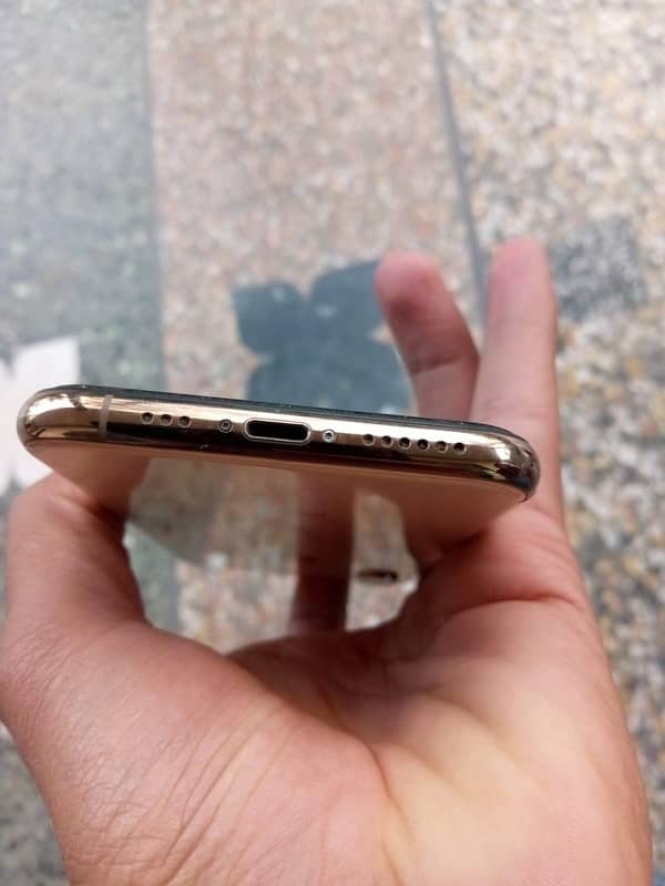 iphone xs gold colour no pta factory unlock 3