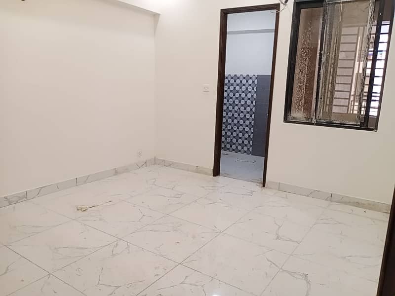 BRAND NEW 4 BED-DD FLAT AVAILABLE FOR RENT IN BOUNDARY WALL PROJECT KINGS PRESIDENCY NEAR MUNAWAR CHOWRANGI GULISTAN-E-JAUHAR 4