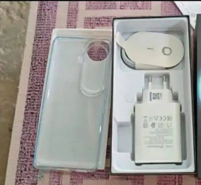 vivo v 40e just 10 days use 10/10 condition 1