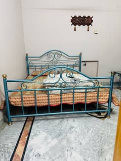 iron double bed and desiging table for sale