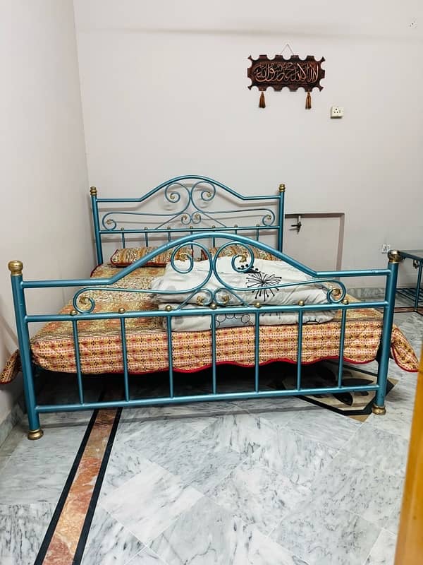 iron double bed and desiging table for sale 0