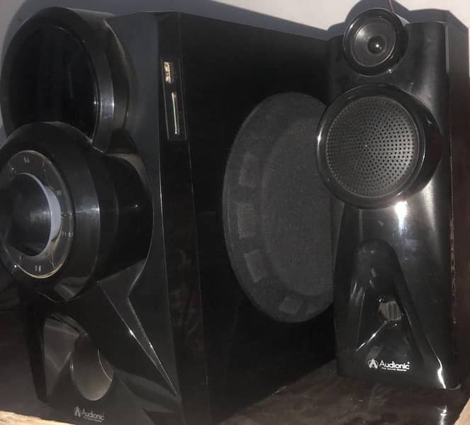 Audionoc speaker 1