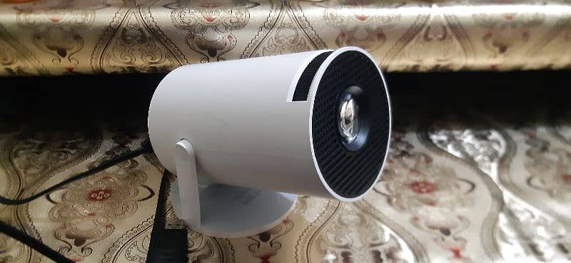 Smart gaming projector 1