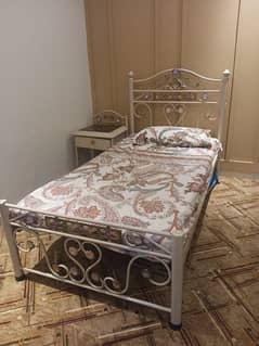 Set of 2 Iron Single Beds With Side Tables