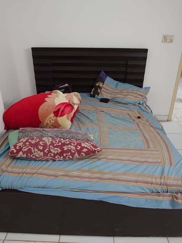 Queen bed urgent sale 1