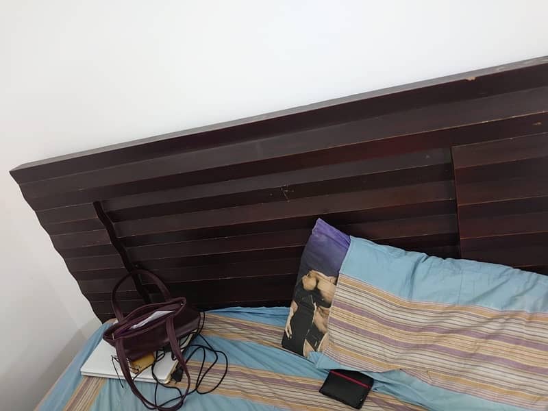 Queen bed urgent sale 4