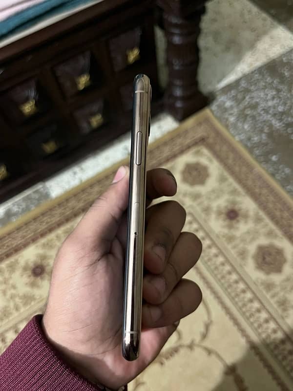 iphone 11 pro 4