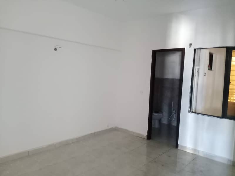 BRAND NEW 3 BED-DD FLAT AVAILABLE FOR RENT IN BOUNDARY WALL PROJECT KINGS PRESIDENCY NEAR MUNAWAR CHOWRANGI GULISTAN-E-JAUHAR 4